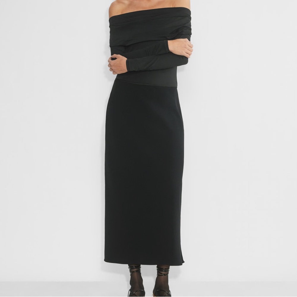 Aritzia Wilfred Ribbed Black Midi. Medium